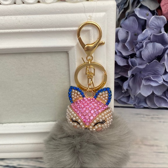 Crystal & Pearl Fox Gray Pom Pom Keychain - Picture 8 of 14